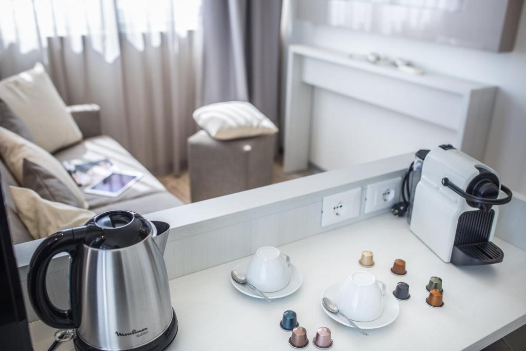 Příslušenství pro přípravu čaje a kávy v ubytování Hotel San Giorgio