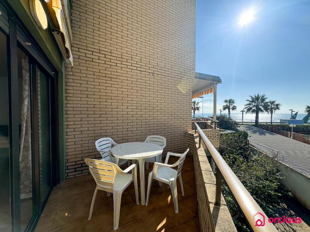 a patio with a table and chairs on a balcony at Poble Mar 7 in Oropesa del Mar