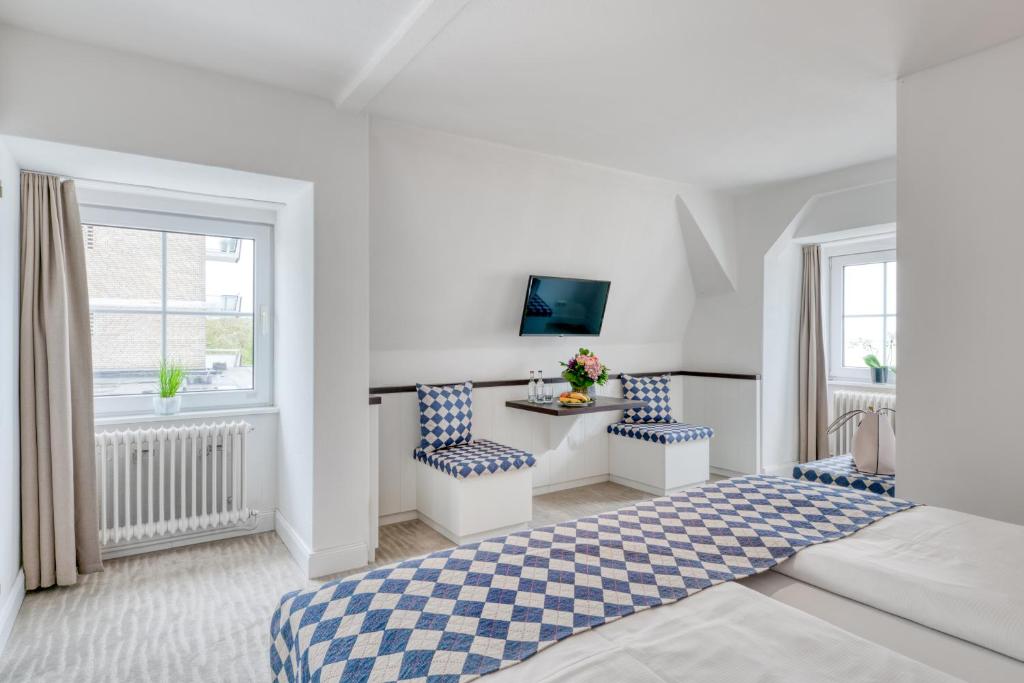 Hotel Strandschlösschen - Double Or Twin Room With Partial Sea View