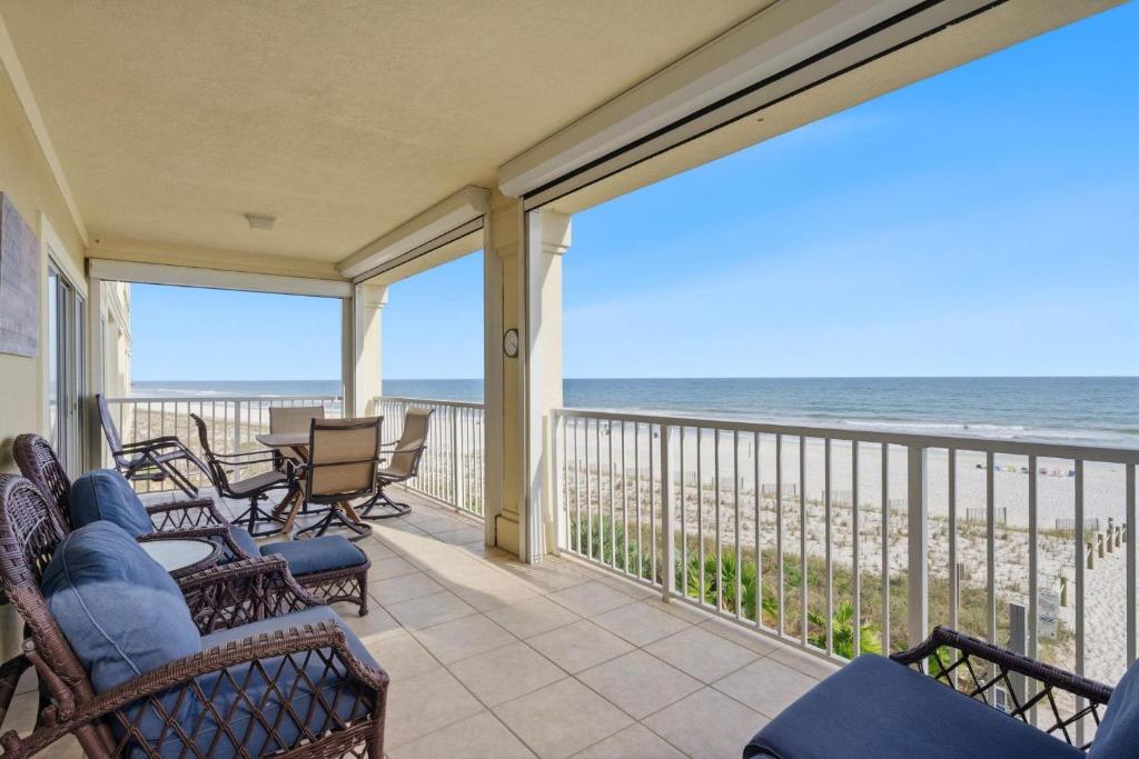 a balcony with chairs and a view of the ocean at Marlin Key 2D in Orange Beach