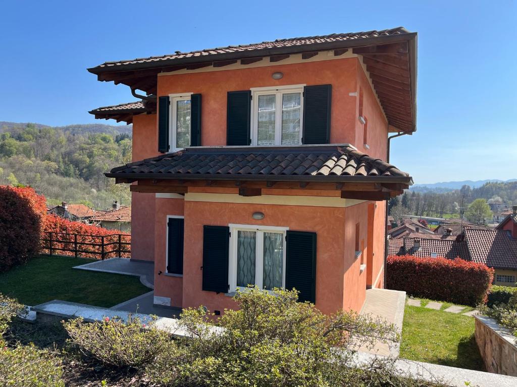 a small orange house with a black roof at Casa Ilaria in Armeno