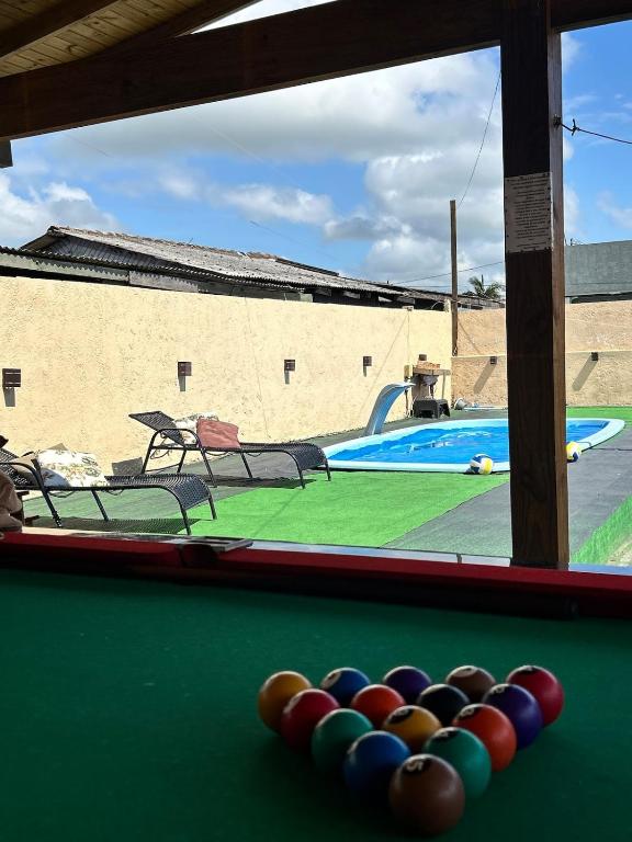 a view of a pool table with balls on it at Casa com piscina aquecida e quadra de vôlei in Osório