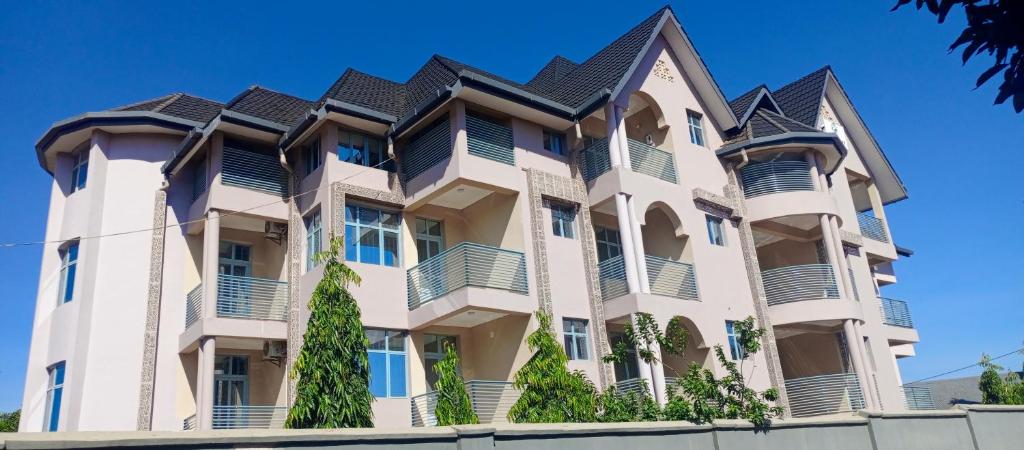 a building with a roof on top of it at Gosen Hotel Lubumbashi in Lubumbashi