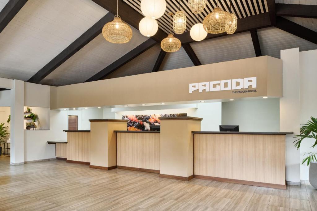an empty lobby of a pico pico hospital at Pagoda Hotel in Honolulu