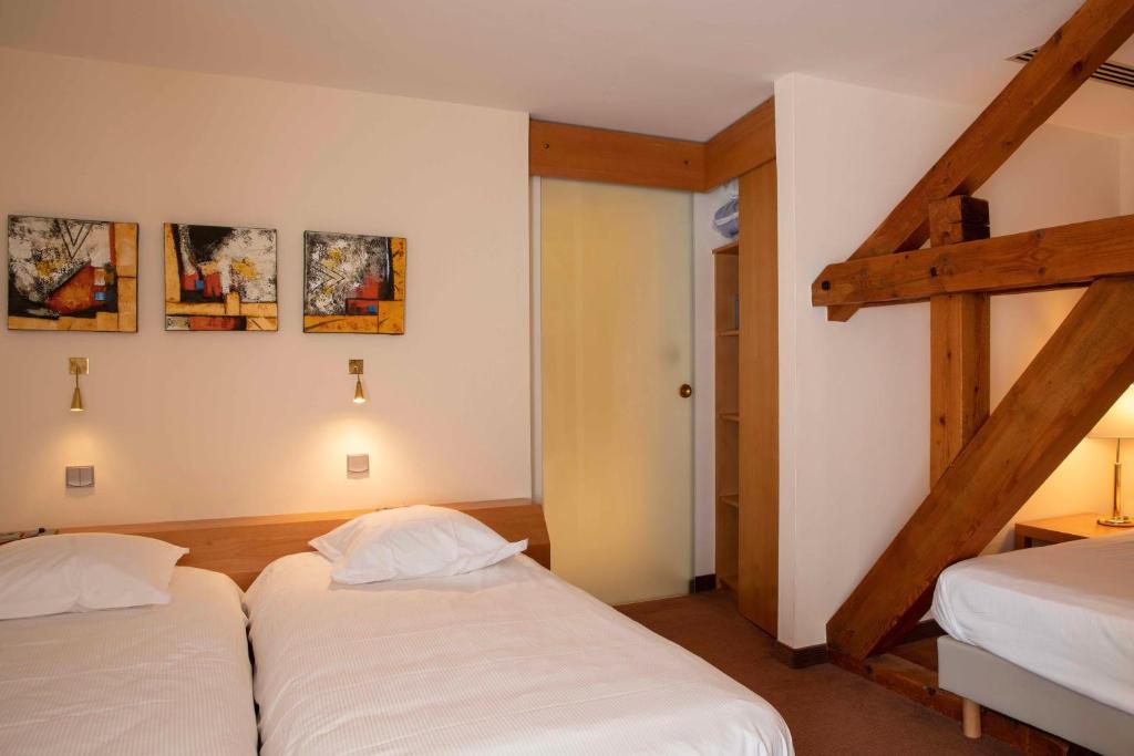 Hôtel Restaurant Logis Auberge Sundgovienne - Triple Room