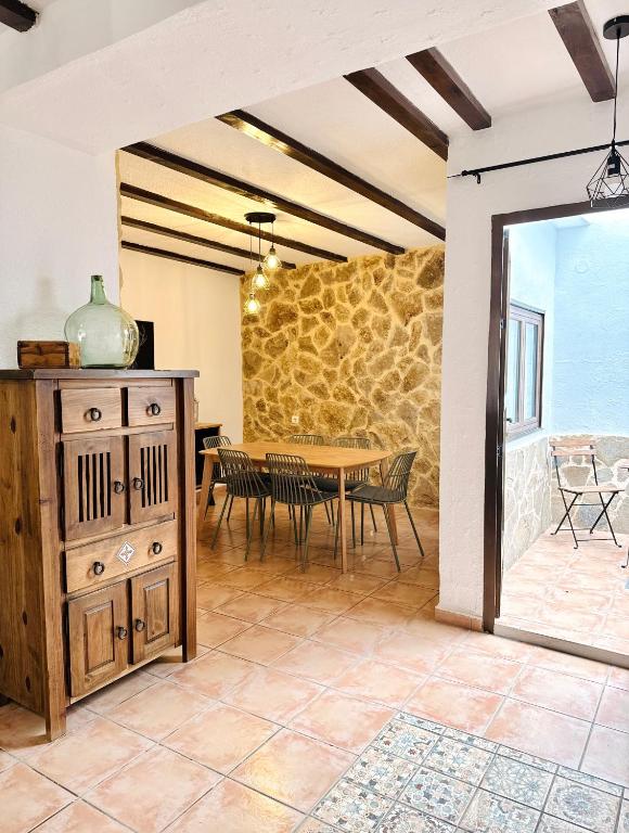a room with a table and chairs and a dining room at Casa Luisa Archivel in Archivel