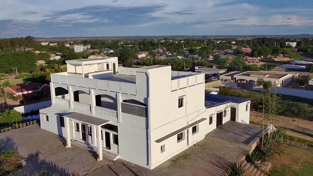 an aerial view of a white house at Hôtel Belvédère in Toliara