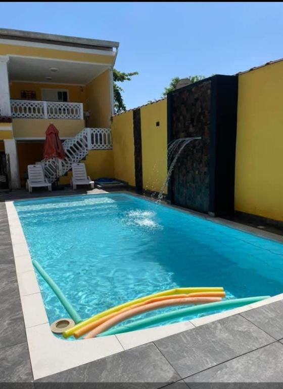 a swimming pool in the middle of a house at Refúgio Beira-Mar in Itanhaém