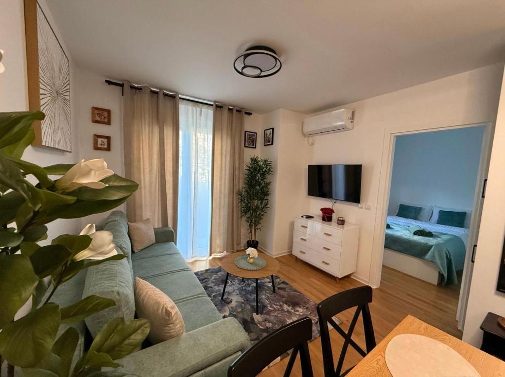 a living room with a couch and a table at Apartman Vuk in Vrnjačka Banja