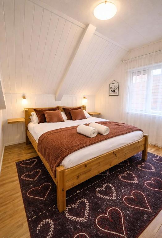 a bedroom with a large bed with two towels on it at Dali City Senter Ap 2 in Stavanger
