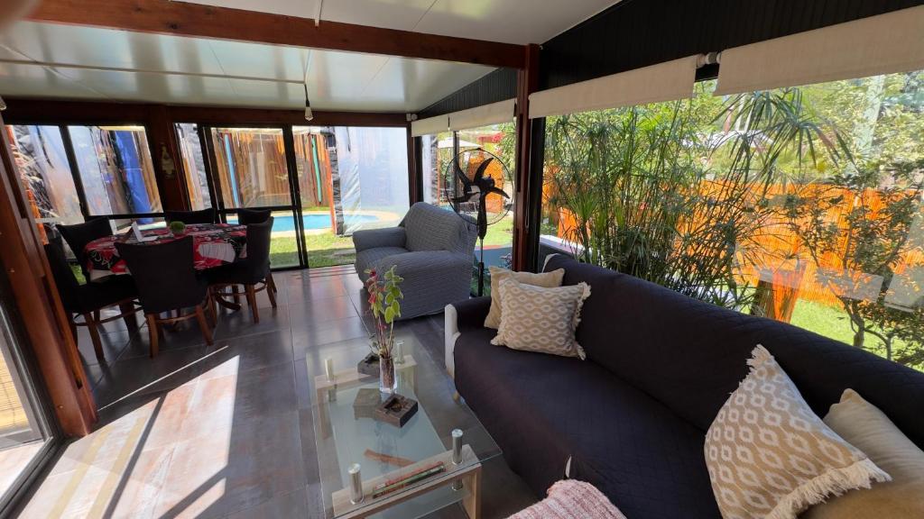 Casa con piscina climatizada cubierta, un refugio de paz tanto en invierno como en verano, a metros 