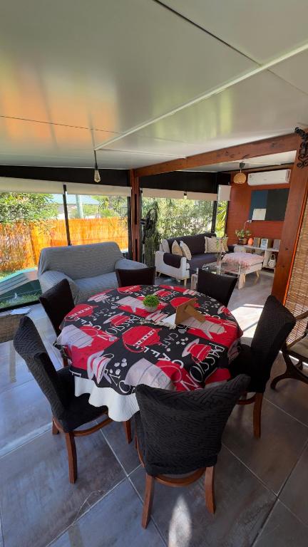 Casa con piscina climatizada cubierta, un refugio de paz tanto en invierno como en verano, a metros 