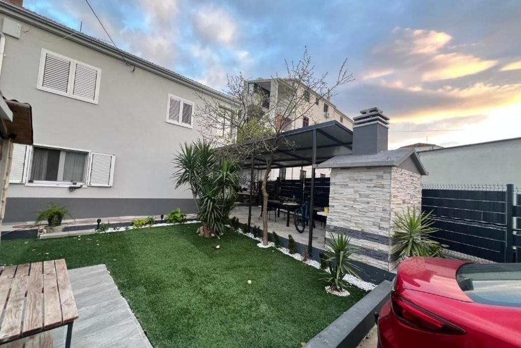 Holiday house with a parking space Split - 25463