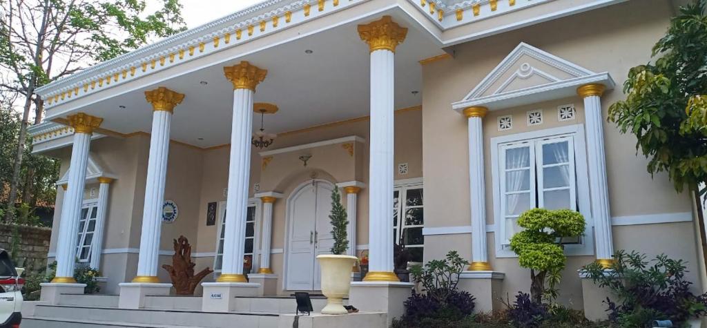 a large house with columns and a porch at Vila Graha Wisesa 3 in Kacomberan