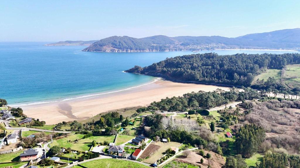 an aerial view of a beach next to the ocean at The Cliffs - Casa Alecrin in O Vicedo