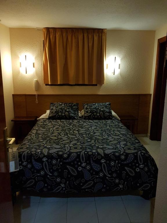 Postel nebo postele na pokoji v ubytování Hotel Arinsal