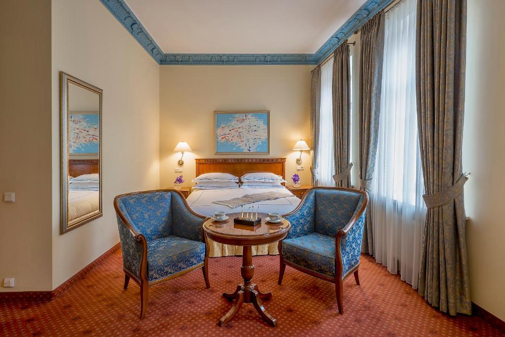 Postel nebo postele na pokoji v ubytování Grotthuss Boutique Hotel Vilnius