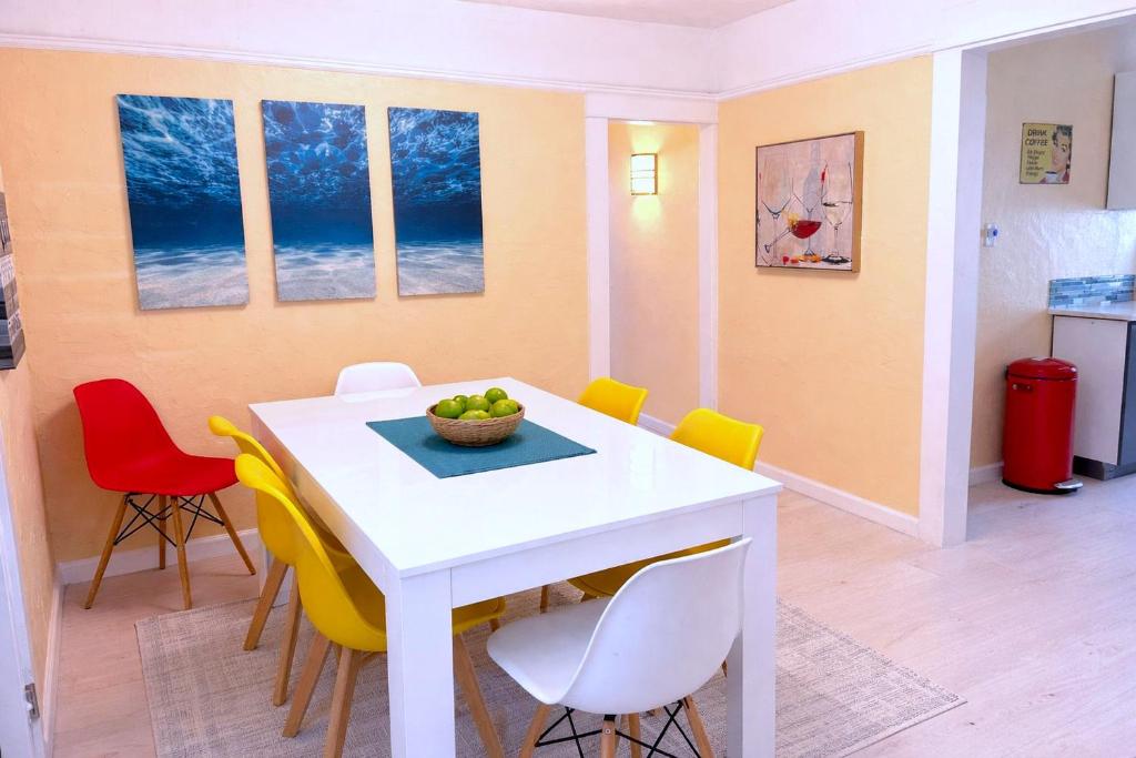 CasaViva Pacifica - 2BR Sleeps 10 with Firepit, BBQ & Shared Yard - Walk to Hillcrest Fun, Near Zoo, Balboa Park & Beaches photo