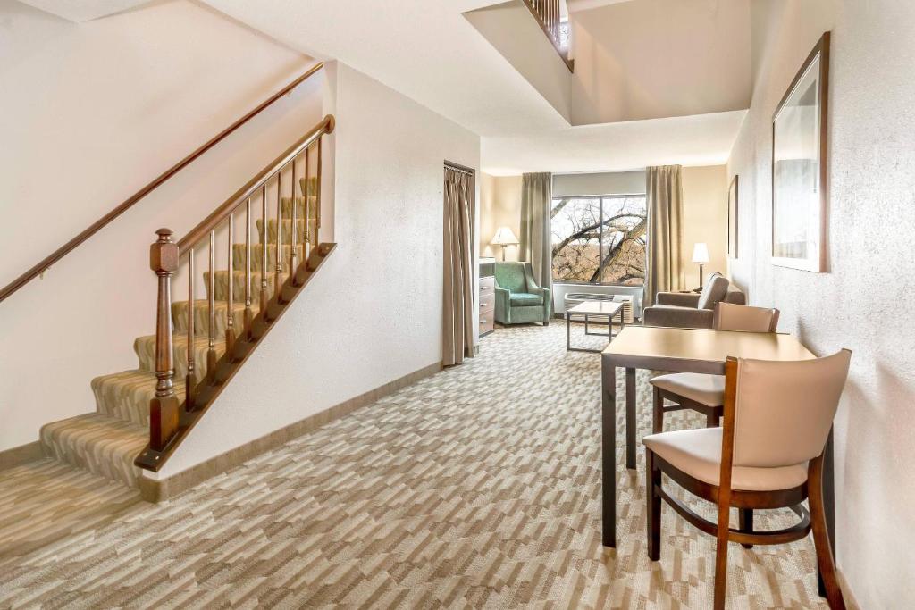Riverview Inn & Suites, Ascend Hotel Collection - 