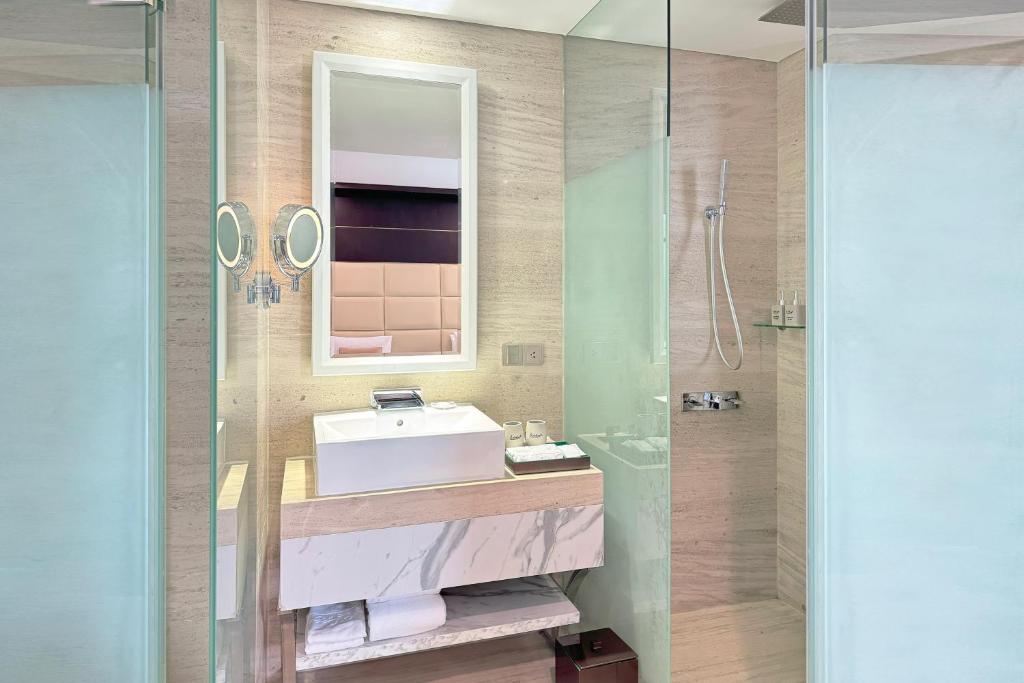 Senior Deluxe Double Room - High Tea included