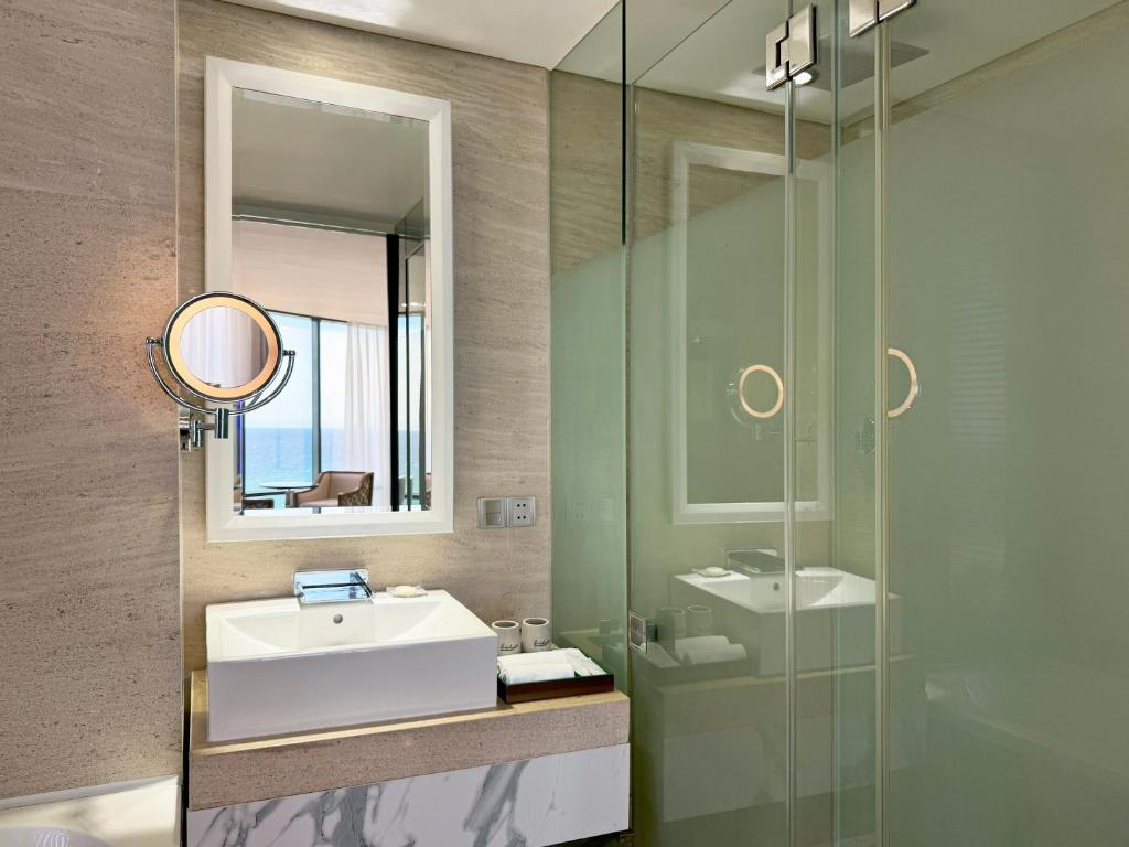 Junior Suite Beachfront - High Tea included