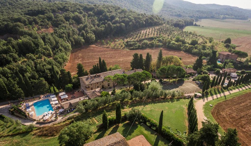 Bazén v ubytování Borgo Il Poggiaccio Residenza d'Epoca nebo v jeho okolí