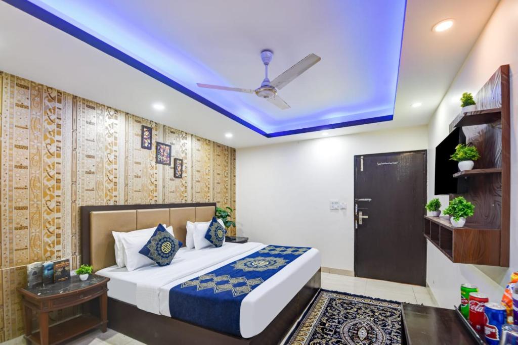 Hotel Royal Plaza At IGI Airport photo