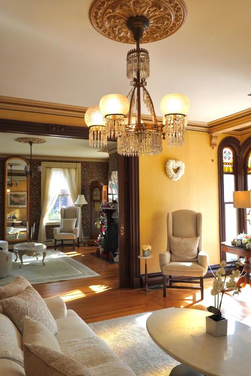 The Underwood-Hale House photo