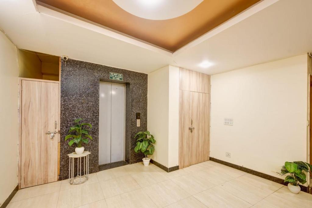 Hotel Royal Plaza At IGI Airport photo