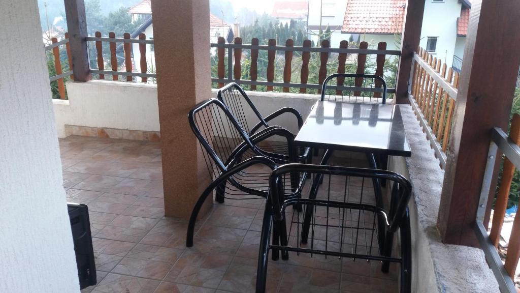 Balkón nebo terasa v ubytování Apartmani Aleksijević