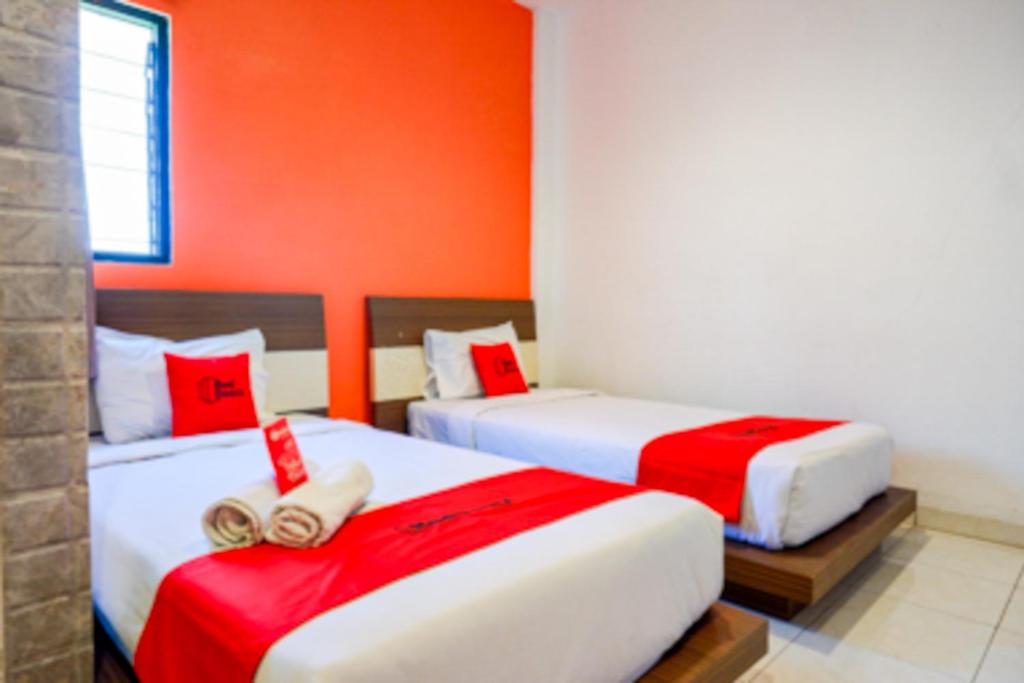 RedDoorz Plus near Ciputra Mall Simpang Lima 2 - Habitación Doble Estándar