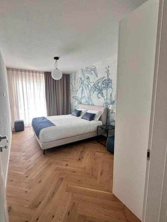 a bedroom with a bed in the middle of a room at Marina di Scarlino Follonica Vista Mare in Puntone di Scarlino