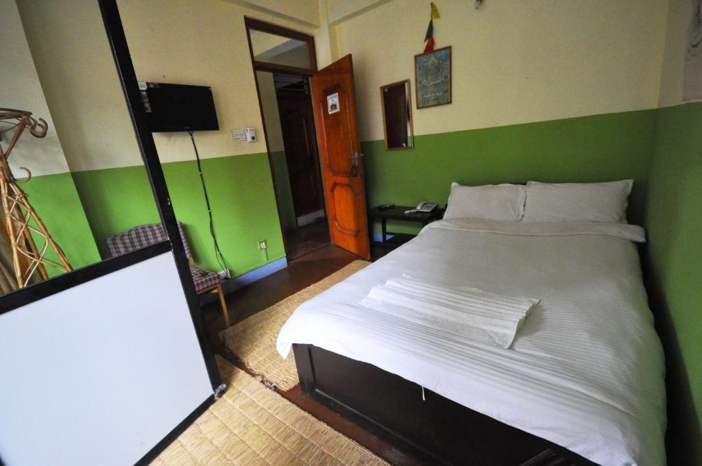 Postel nebo postele na pokoji v ubytování Metro Eco Hotel