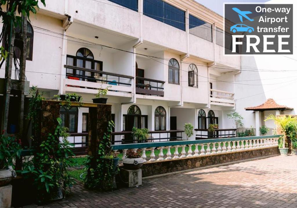 a one way airport transfer transfer to a building at Romantic garden hotel in Negombo