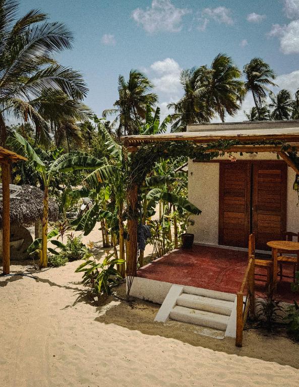 a house on the beach with a red rug at Icarai Kite House in Icaraí
