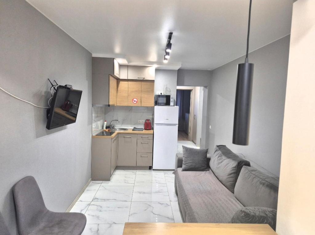 Stylish one-bedroom apartment фото 3