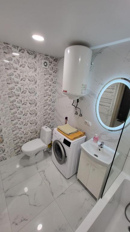 Stylish one-bedroom apartment фото 5