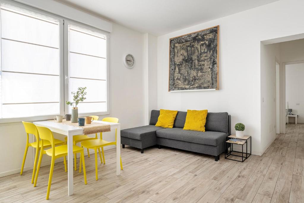 Spacious Modern Family Apartment Near Metro