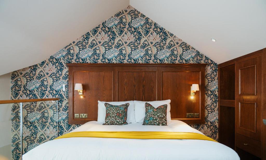 The Crown & Greyhound by Innkeeper's Collection - 