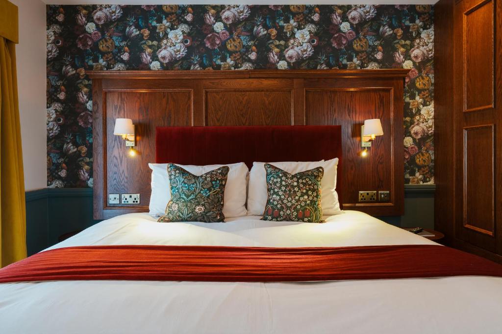 The Crown & Greyhound by Innkeeper's Collection - 