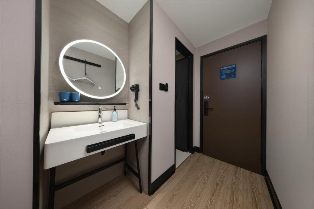 لابی و فضای عمومی Hanting Hotel -Beijing Wangfujing Branch - تصویر ۵