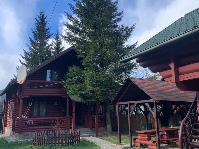 a log cabin with a porch in front of it at Teremok in Tatariv