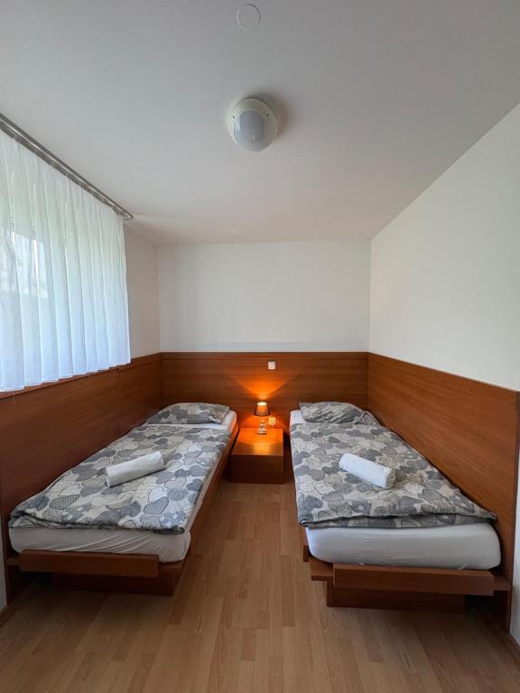 GOSTILNA IN PIZZERIA KOVAČ - Habitación Doble Con Camas Separadas