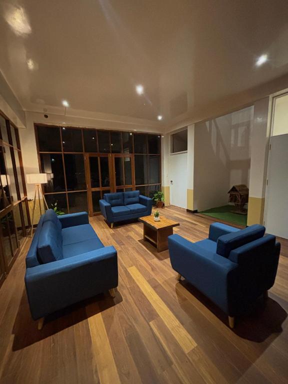 a living room with two blue couches and a table at Terrazas 3400 Lodge in Oxapampa