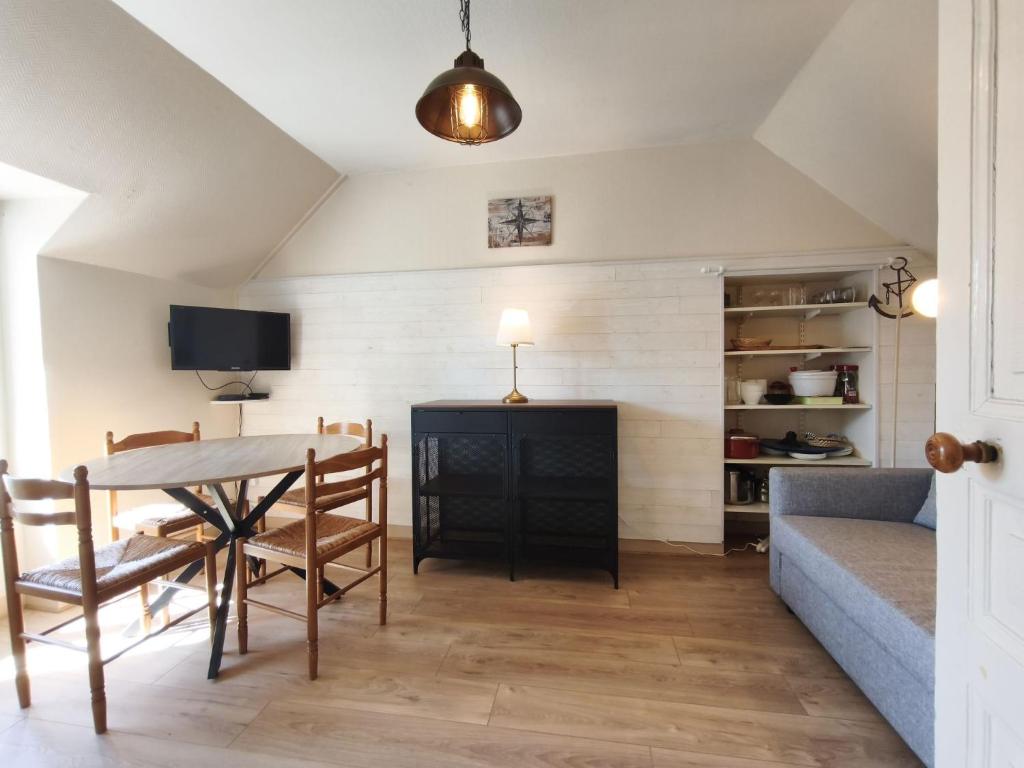 Apartment Le Petit Robinson-3 by Interhome