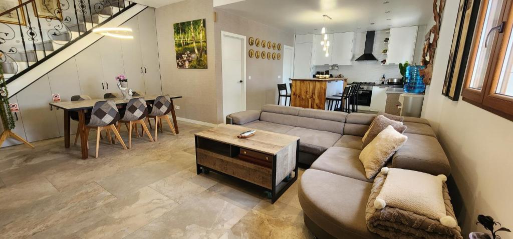 Villa in Valencia's natural park