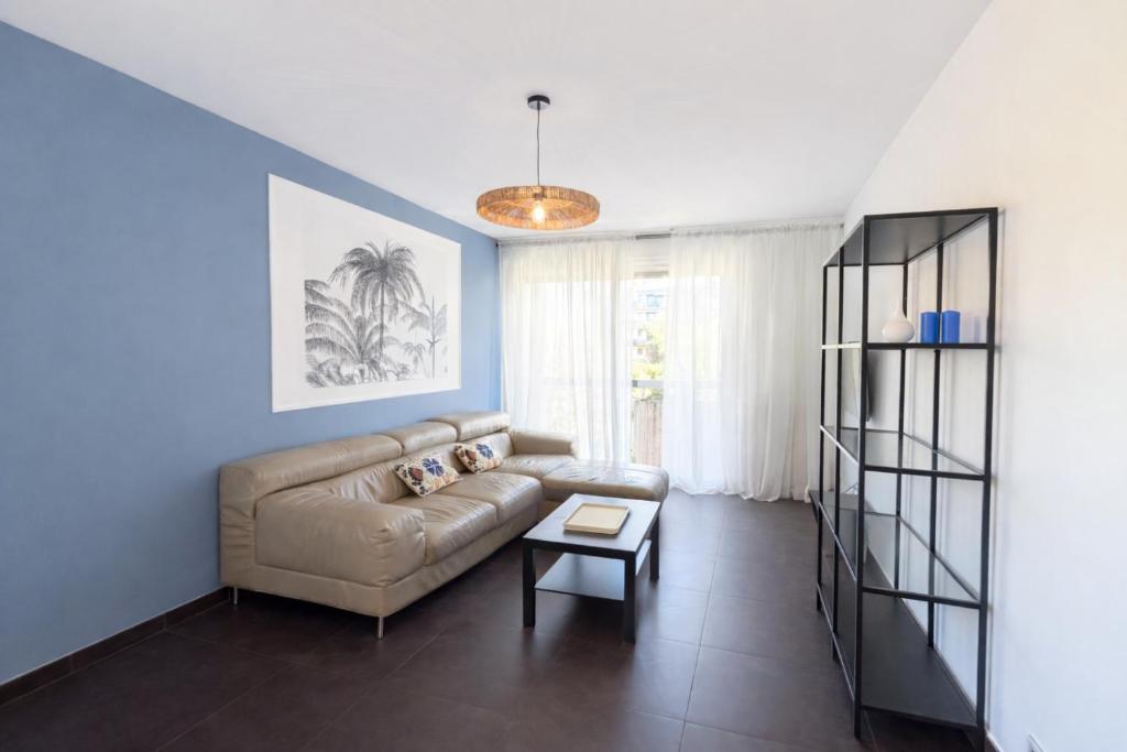 a living room with a couch and a table at M031 Joli t3 centre d'Annemasse in Annemasse
