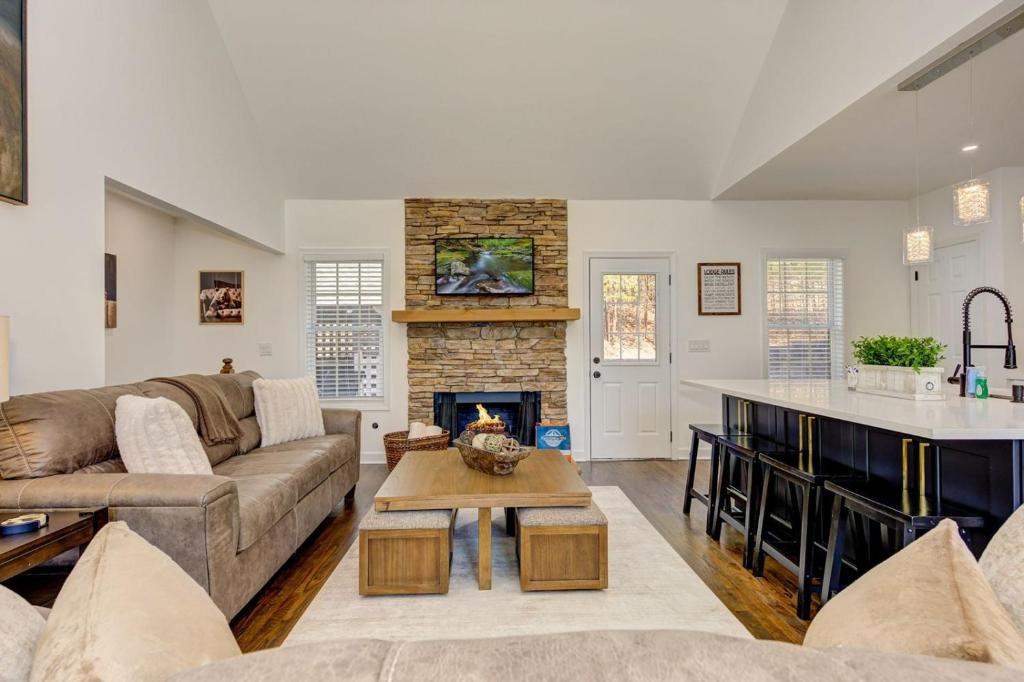 a living room with a couch and a fireplace at Lake Vista Lodge in Jasper