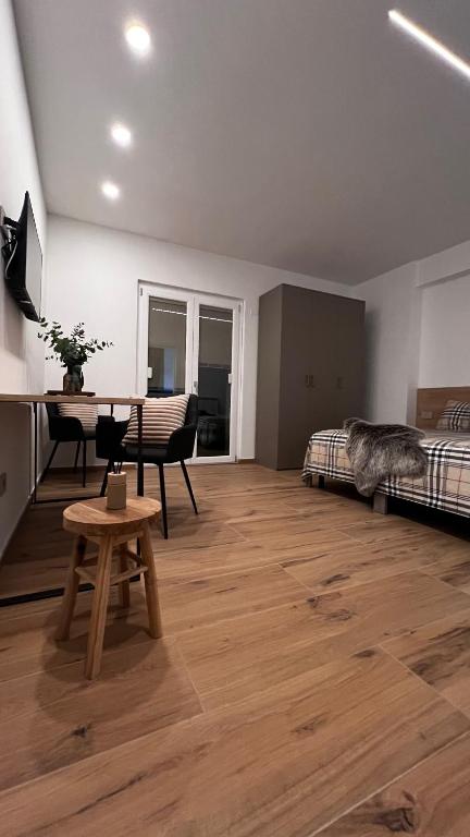 a living room with a table and a bed and a desk at Mood Valentina in Goriano Sicoli