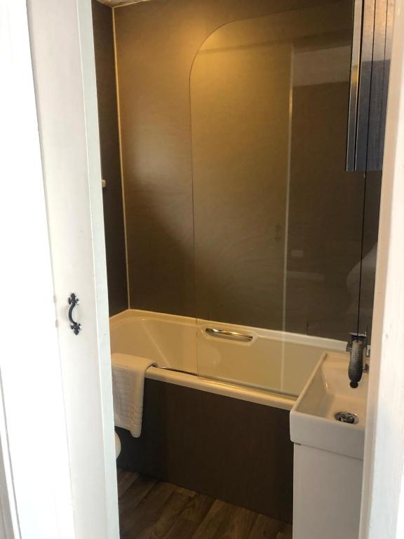 Moorville Hall Hotel - Family Junior Suite